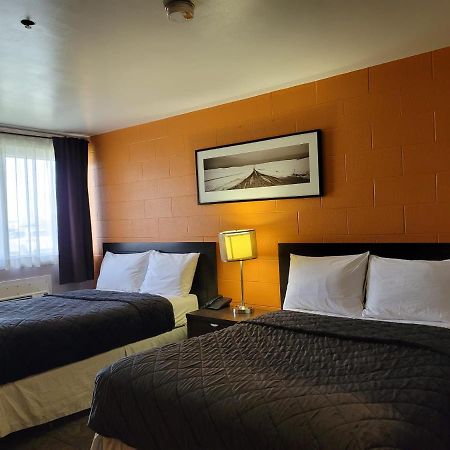 Roadking Inns Motel カルガリー エクステリア 写真