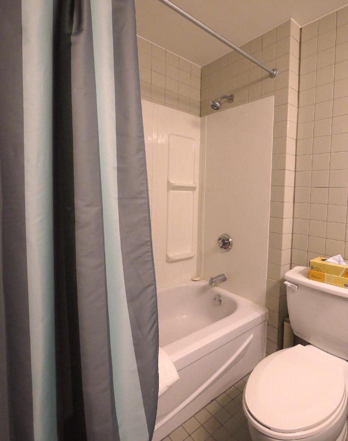 Roadking Inns Motel カルガリー エクステリア 写真