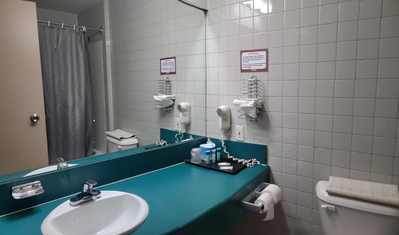Roadking Inns Motel カルガリー エクステリア 写真