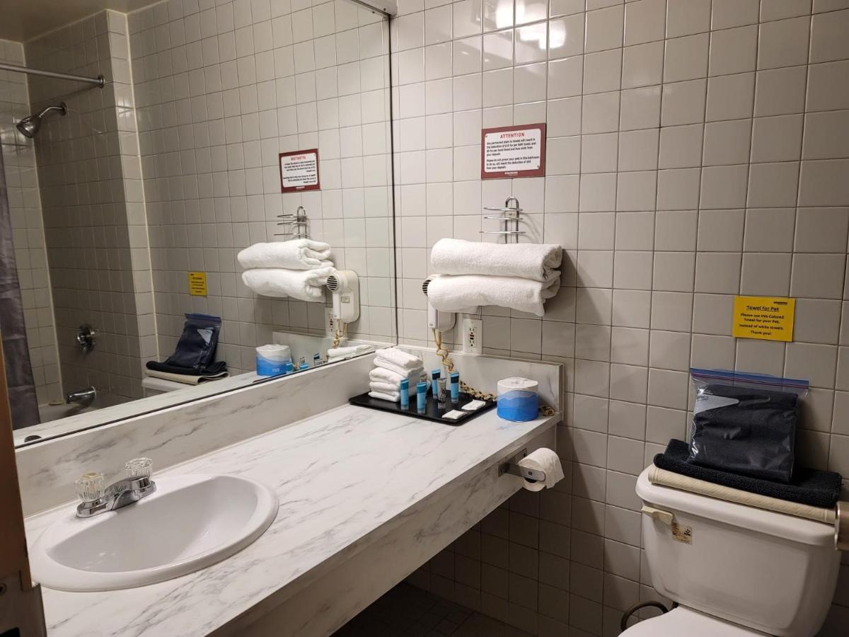 Roadking Inns Motel カルガリー エクステリア 写真